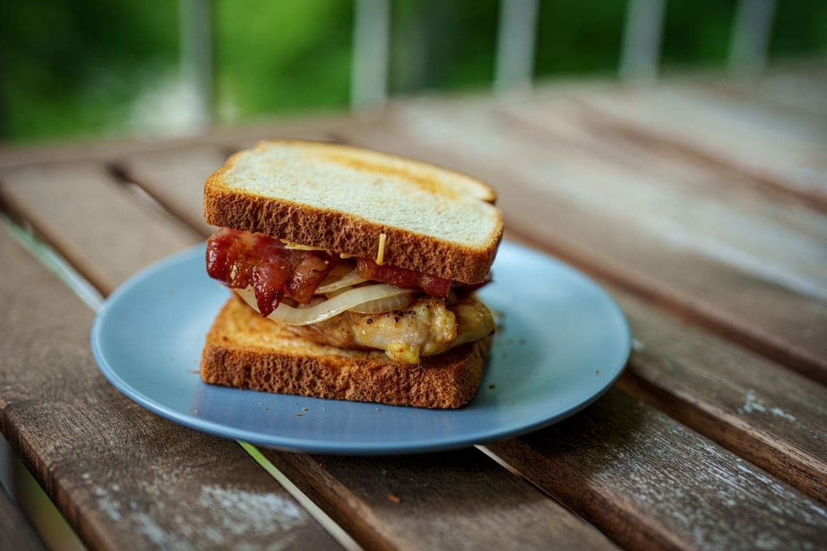 Chicken sandwich with bacon
